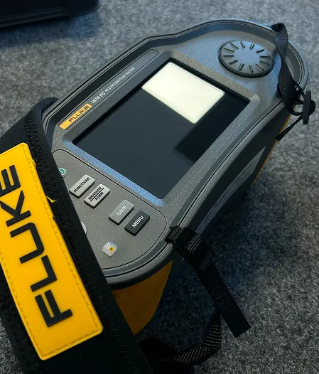 Installationstester Fluke 1674 FC für die Prüfung elektrischer Anlagen.