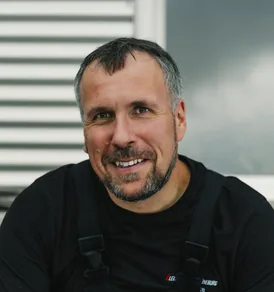 Alexander Manke, Elektroinstallateur